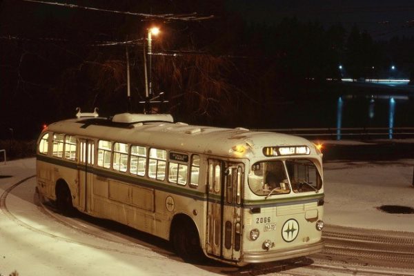 1948 CanCar Brill trolley coach on a snowy 1974 night at the old Chico Street bus loop in Stanley Park. Photo by Angus McIntyre