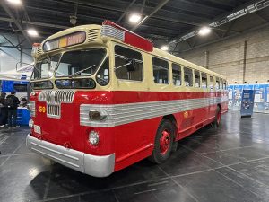 ETS 59, a 1950 Twin Coach 44-SP, on display at the K-Days exhibition. Photographed by Nico Sander on July 20, 2025.